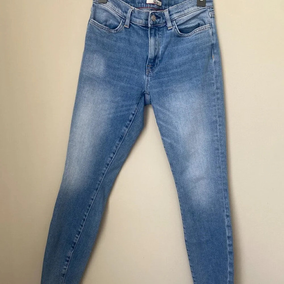 Tommy Hilfiger Denim Women's 6 Embroidered Distressed Raw Hem Stretch Blue Jeans - Picture 5 of 16